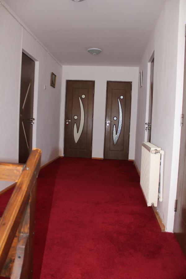Casa Edi Hotell Poiana Negrii Exteriör bild