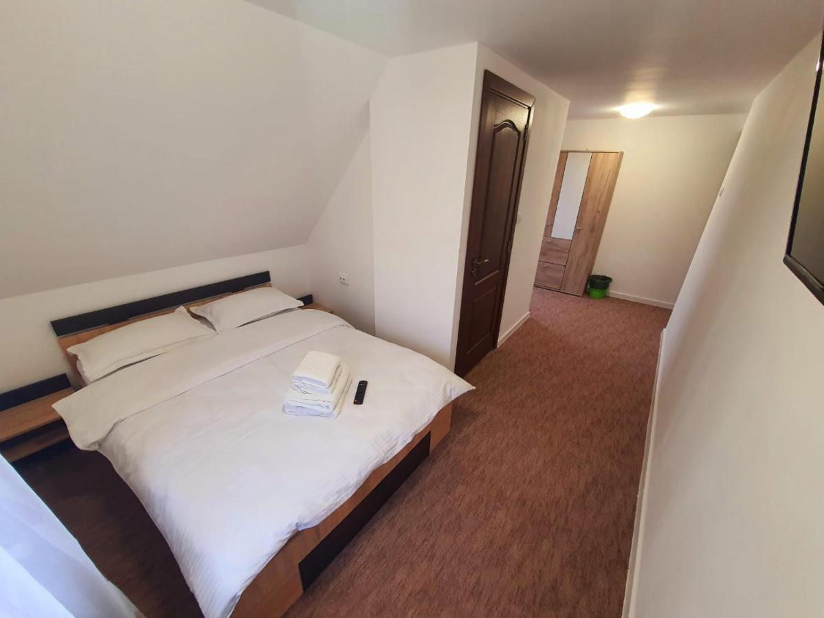 Casa Edi Hotell Poiana Negrii Exteriör bild