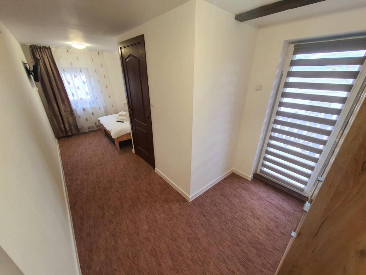 Casa Edi Hotell Poiana Negrii Exteriör bild